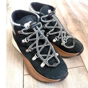 Sorel Girls Out N About Conquest Waterproof Black Suede Ankle Boots Size 3 Youth